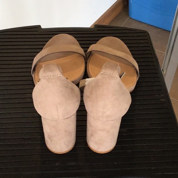 Brand New. Faux suede rounded heel shoes - Picture 4 of 4